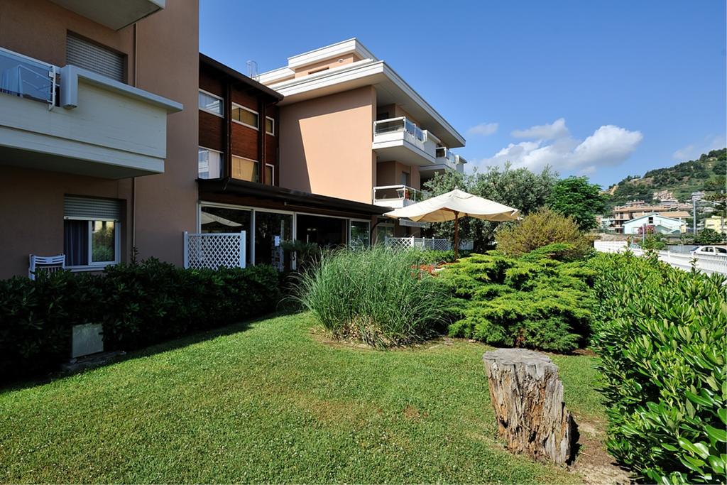 Residence Le Palme กรอตตัมมาเร ภายนอก รูปภาพ